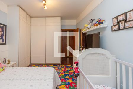 Casa à venda com 700m², 7 quartos e 5 vagas Casa à venda com 700m², 7 quartos e 5 vagasQuarto