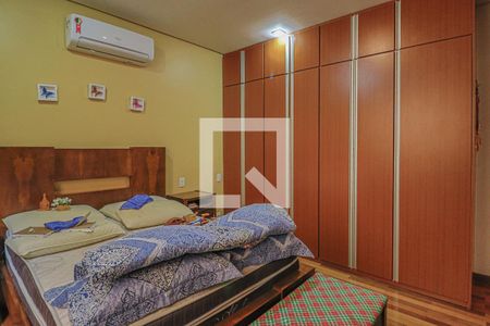 Casa à venda com 1080m², 5 quartos e 6 vagasQuarto Suíte