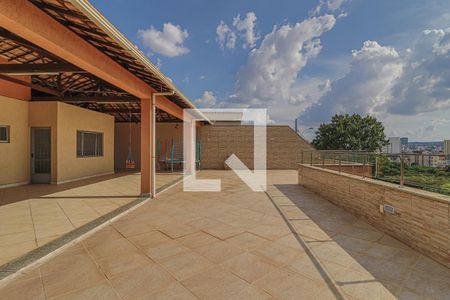 Casa à venda com 1080m², 5 quartos e 6 vagasCobertura