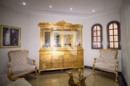 Casa à venda com 360m², 5 quartos e 6 vagasSala