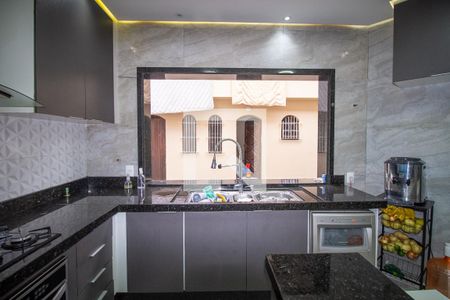 Casa à venda com 360m², 5 quartos e 6 vagasCozinha