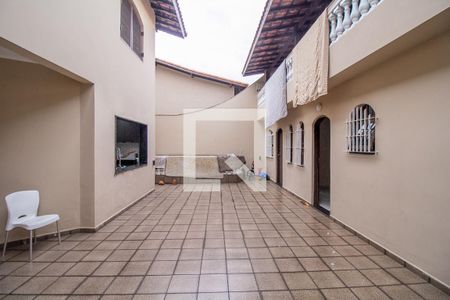 Casa à venda com 360m², 5 quartos e 6 vagasQuintal