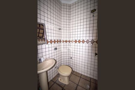 Casa à venda com 360m², 5 quartos e 6 vagasBanheiro de Serviço