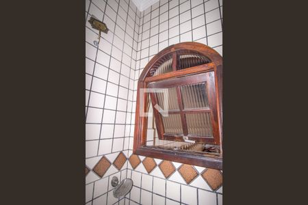 Casa à venda com 360m², 5 quartos e 6 vagasBanheiro de Serviço