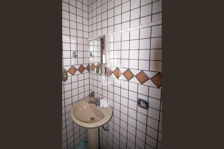 Casa à venda com 360m², 5 quartos e 6 vagasBanheiro de Serviço