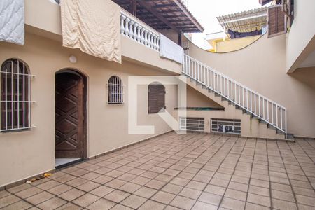 Casa à venda com 360m², 5 quartos e 6 vagasQuintal