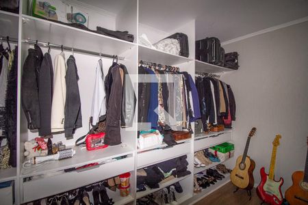 Casa à venda com 360m², 5 quartos e 6 vagasCloset da suíte