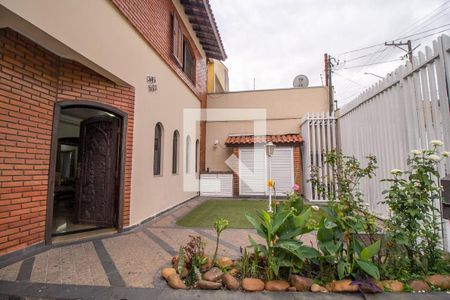 Casa à venda com 360m², 5 quartos e 6 vagasEntrada
