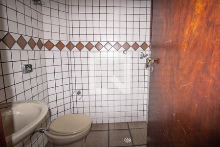 Casa à venda com 360m², 5 quartos e 6 vagasBanheiro de Serviço