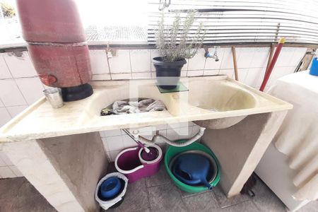 Casa de condomínio à venda com 260m², 4 quartos e 8 vagas Casa de condomínio à venda com 260m², 4 quartos e 8 vagasÁrea de Serviço