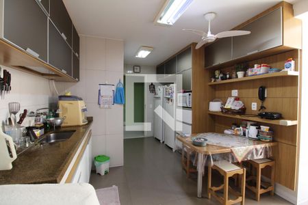 Apartamento à venda com 200m², 3 quartos e 2 vagasCozinha