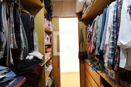 Apartamento à venda com 200m², 3 quartos e 2 vagasCloset - Suíte 1