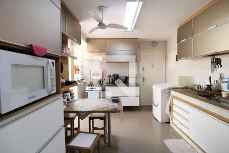 Apartamento à venda com 200m², 3 quartos e 2 vagasCozinha