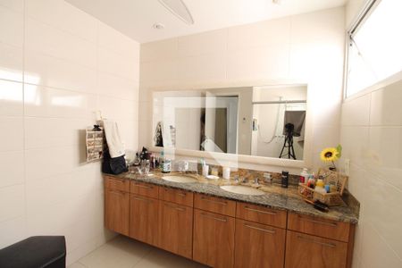 Apartamento à venda com 200m², 3 quartos e 2 vagasBanheiro - Suíte 1