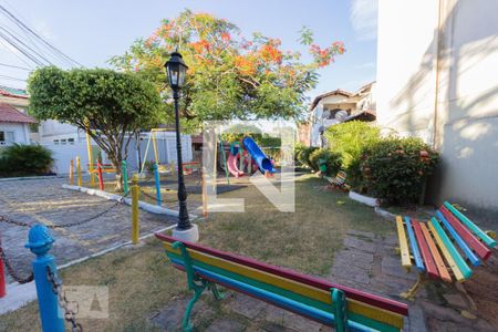 Casa de condomínio à venda com 181m², 3 quartos e 2 vagas Casa de condomínio à venda com 181m², 3 quartos e 2 vagasPlayground