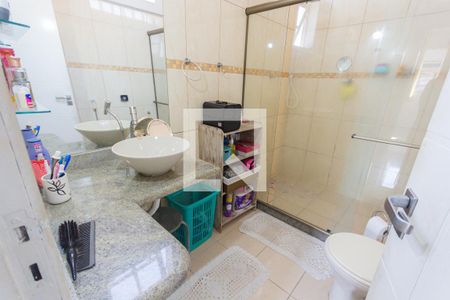 Casa de condomínio à venda com 181m², 3 quartos e 2 vagas Casa de condomínio à venda com 181m², 3 quartos e 2 vagasBanheiro da Suíte 1