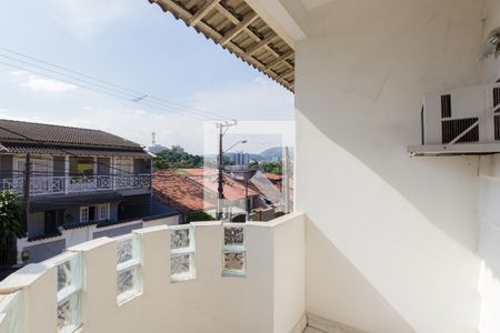 Casa de condomínio à venda com 181m², 3 quartos e 2 vagas Casa de condomínio à venda com 181m², 3 quartos e 2 vagasVaranda da Suíte 1