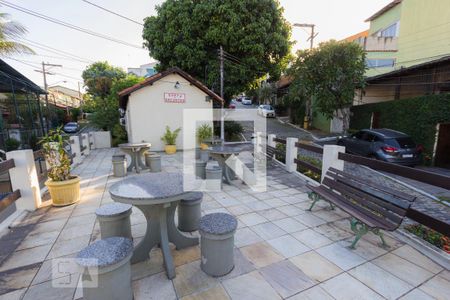 Casa de condomínio à venda com 181m², 3 quartos e 2 vagas Casa de condomínio à venda com 181m², 3 quartos e 2 vagasPraça