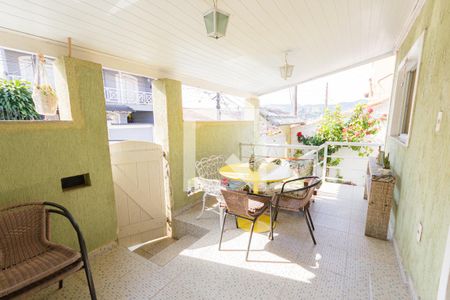 Casa de condomínio à venda com 181m², 3 quartos e 2 vagas Casa de condomínio à venda com 181m², 3 quartos e 2 vagasVaranda da Sala