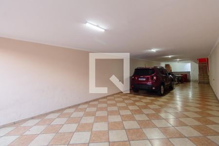 Casa à venda com 230m², 3 quartos e 6 vagas Casa à venda com 230m², 3 quartos e 6 vagasGaragem