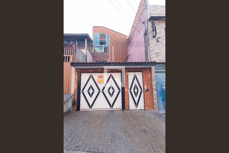 Casa à venda com 230m², 3 quartos e 6 vagas Casa à venda com 230m², 3 quartos e 6 vagasFachada