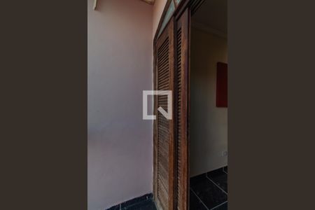 Casa à venda com 230m², 3 quartos e 6 vagas Casa à venda com 230m², 3 quartos e 6 vagasVaranda