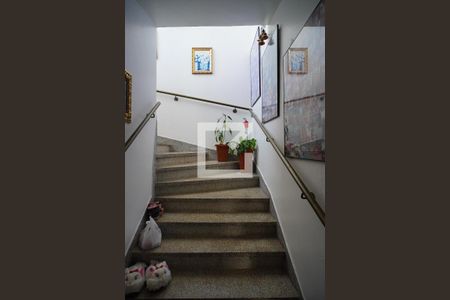 Apartamento à venda com 192m², 4 quartos e 2 vagasEscada