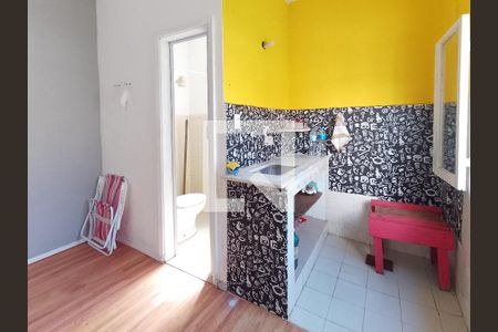 Casa à venda com 73m², 3 quartos e 3 vagasKitnet