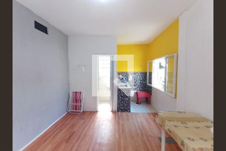 Casa à venda com 73m², 3 quartos e 3 vagasKitnet