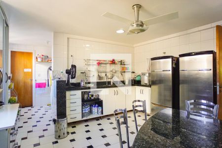 Apartamento para alugar com 550m², 5 quartos e 5 vagas Apartamento para alugar com 550m², 5 quartos e 5 vagasCozinha e Área de Serviço