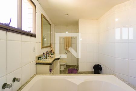 Apartamento para alugar com 550m², 5 quartos e 5 vagas Apartamento para alugar com 550m², 5 quartos e 5 vagasBanheiro da Suíte 4