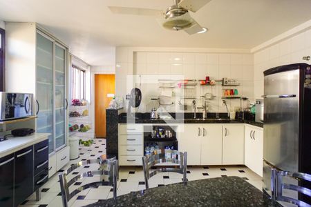 Apartamento para alugar com 550m², 5 quartos e 5 vagas Apartamento para alugar com 550m², 5 quartos e 5 vagasCozinha e Área de Serviço