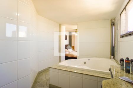 Apartamento para alugar com 550m², 5 quartos e 5 vagas Apartamento para alugar com 550m², 5 quartos e 5 vagasBanheiro da Suíte 4