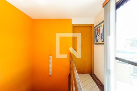 Apartamento para alugar com 550m², 5 quartos e 5 vagas Apartamento para alugar com 550m², 5 quartos e 5 vagasEscada