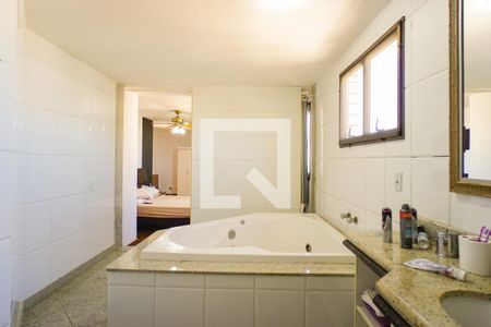 Apartamento para alugar com 550m², 5 quartos e 5 vagas Apartamento para alugar com 550m², 5 quartos e 5 vagasBanheiro da Suíte 4