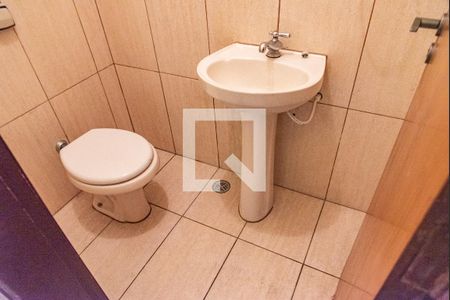 Lavabo de casa para alugar com 2 quartos, 200m² em Jardim Patente Novo, São Paulo