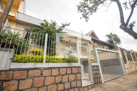 Casa à venda com 224m², 4 quartos e 2 vagasFachada