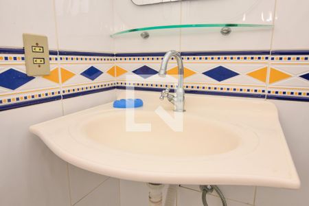 Apartamento para alugar com 217m², 3 quartos e 2 vagas Apartamento para alugar com 217m², 3 quartos e 2 vagasBanheiro Social 2