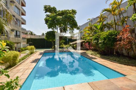 Apartamento para alugar com 217m², 3 quartos e 2 vagas Apartamento para alugar com 217m², 3 quartos e 2 vagasÁrea Comum - Piscina