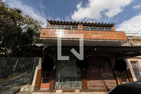 Casa à venda com 300m², 2 quartos e sem vaga Casa à venda com 300m², 2 quartos e sem vagaFachada