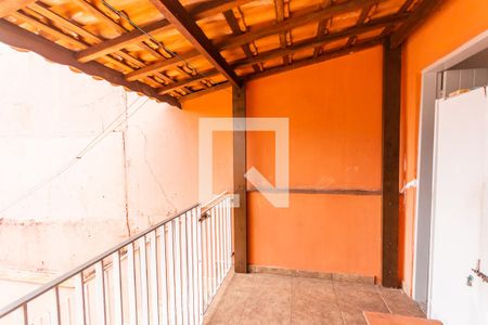 Casa à venda com 250m², 2 quartos e 1 vaga Casa à venda com 250m², 2 quartos e 1 vagaVaranda