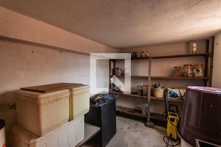 Casa à venda com 250m², 2 quartos e 1 vaga Casa à venda com 250m², 2 quartos e 1 vagaPorão