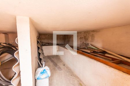 Casa à venda com 250m², 2 quartos e 1 vaga Casa à venda com 250m², 2 quartos e 1 vagaPorão