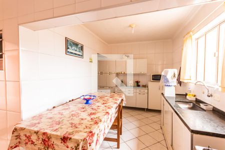 Casa à venda com 250m², 2 quartos e 1 vaga Casa à venda com 250m², 2 quartos e 1 vagaCozinha e Área de Serviço