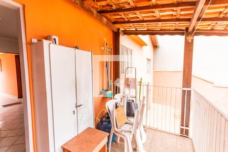 Casa à venda com 250m², 2 quartos e 1 vaga Casa à venda com 250m², 2 quartos e 1 vagaVaranda