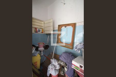 Casa à venda com 198m², 2 quartos e 2 vagasBanheiro de Serviço