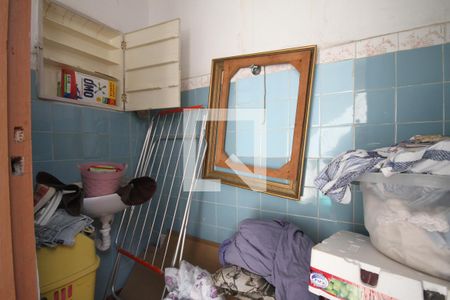 Casa à venda com 198m², 2 quartos e 2 vagasBanheiro de Serviço