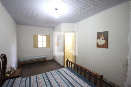 Casa à venda com 198m², 2 quartos e 2 vagasSuíte