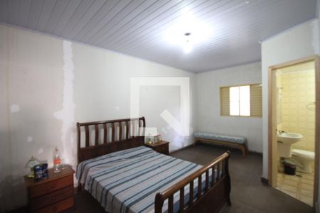 Casa à venda com 198m², 2 quartos e 2 vagasSuíte