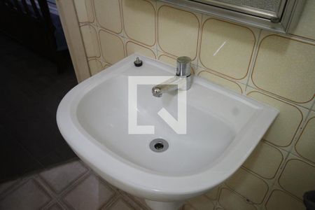 Casa à venda com 198m², 2 quartos e 2 vagasSuíte